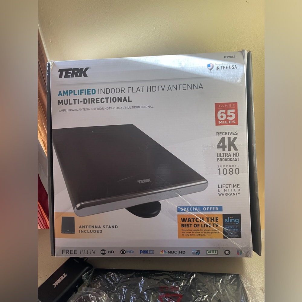 TERK ULTRA HD AMPLIFIED MULTI DIRECTIONAL INDOOR TV ANTENNA.